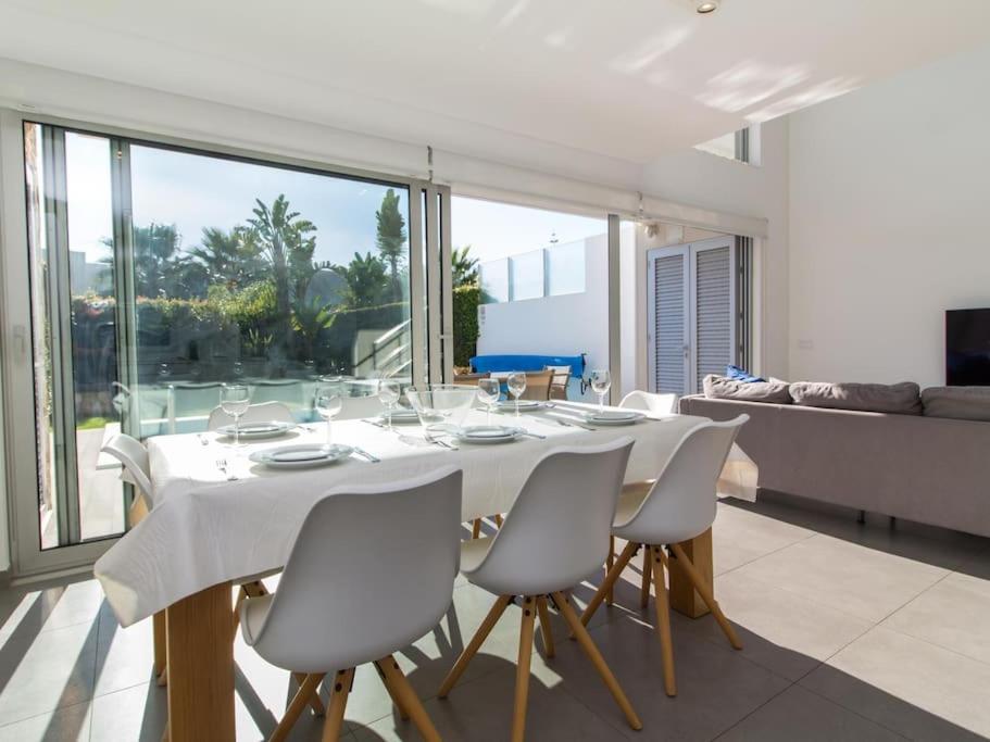 فيلا Harmony 4F House - Privat Heated Pool & Privacy & البوفيرا المظهر الخارجي الصورة